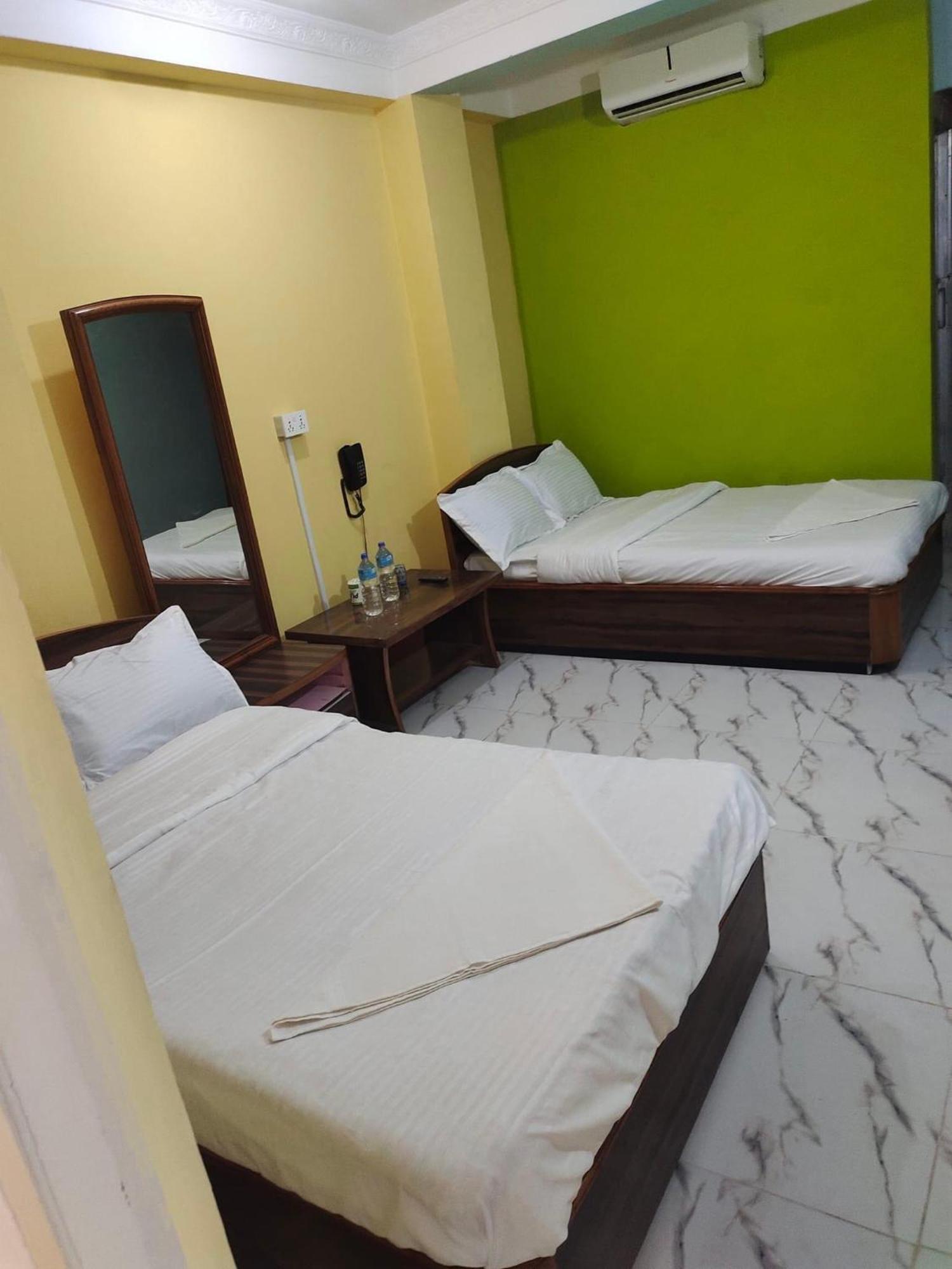 Hotel Samrat Inn Pvt Ltd Lahan Exterior foto